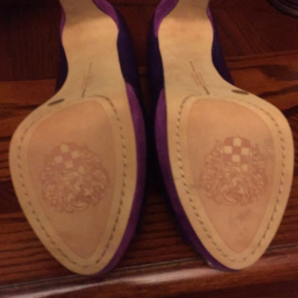 Shoes - Picture 5 of 8